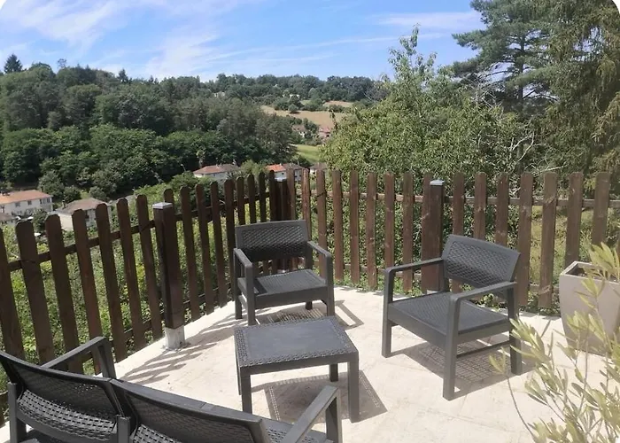 Chambre Meublee Avec Vue Panoramique A Perigueux